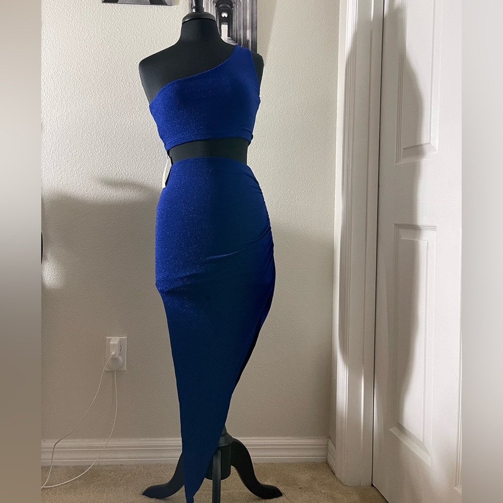 One shoulder top and asymmetrical skirt set